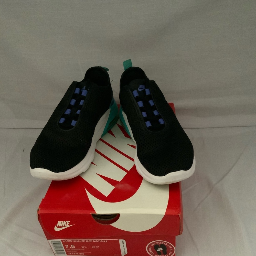 WOMENS NIKE AIR MAX MOTION 2 RUNNING SHOE